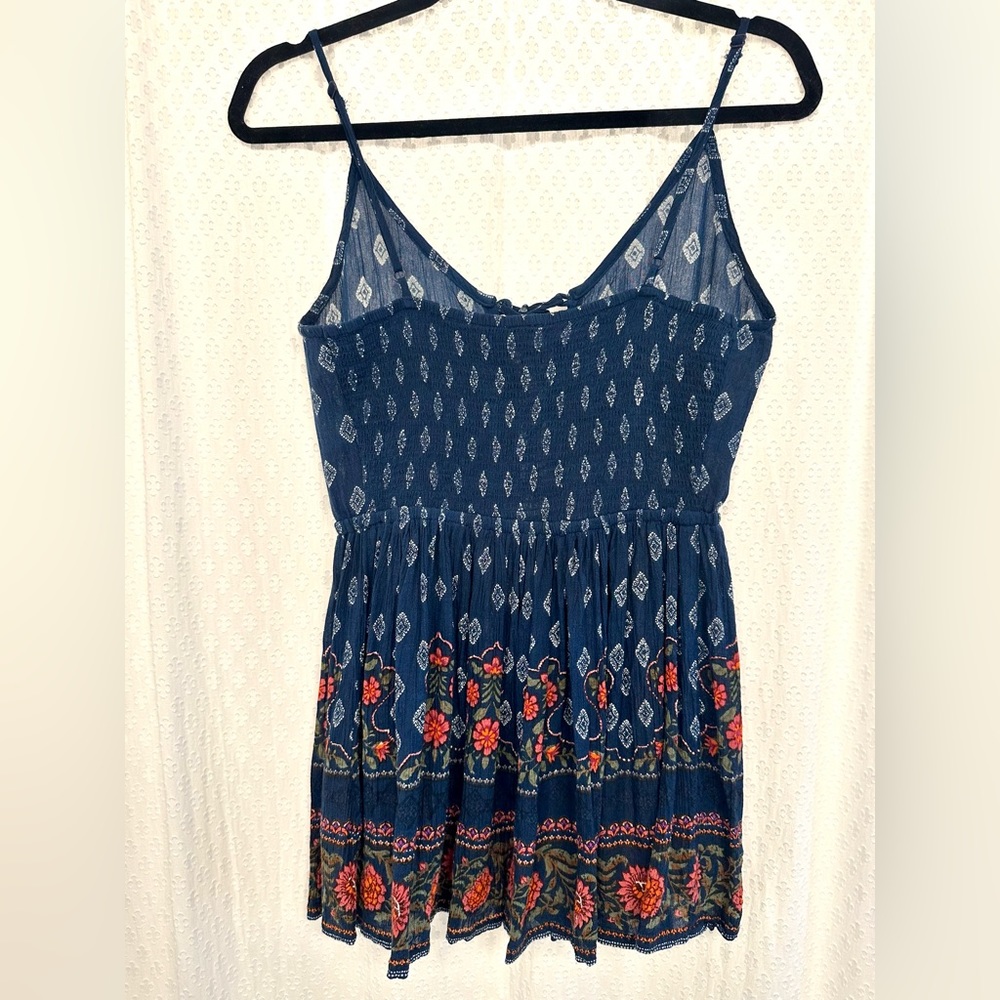 Patrons of Peace | Tank Top. Size Small - Picture 4 of 9